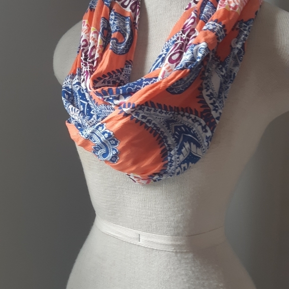 Colorful Paisley Scarf with Secret Pocket - Picture 3 of 4